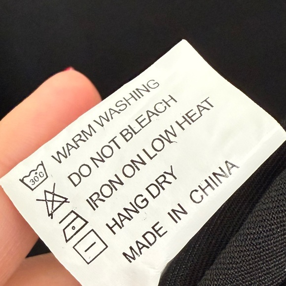 Simple black top - Picture 8 of 9